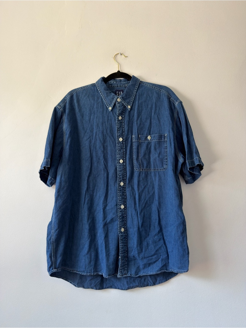 GAP Men's Short-Sleeve Denim Button-Down Shirt in Indigo Blue 100% cotton